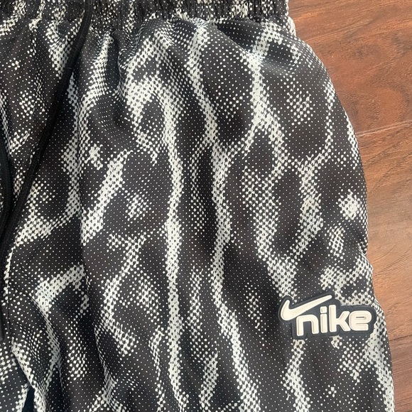 Nike Dark smoke, black and white Animal Print Joggers-Size Xs - Picture 4 of 6